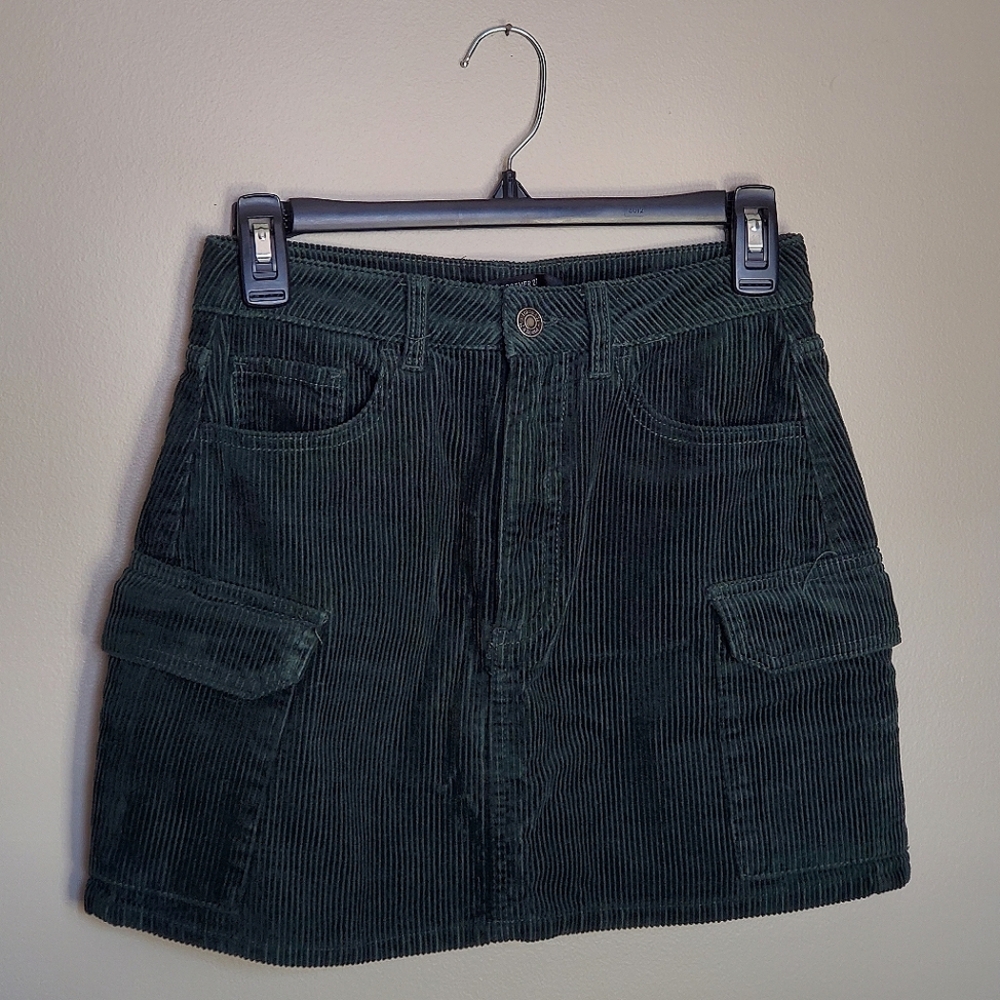 Dark Green Corduroy Skirt || 100% Cotton || Forever 21 || Size S